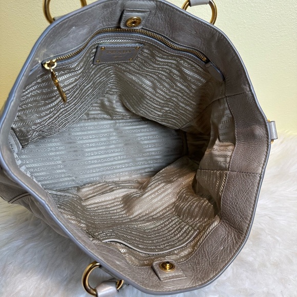 💯 Authentic Prada Gray Leather Tote Bag🍀 - Picture 4 of 13